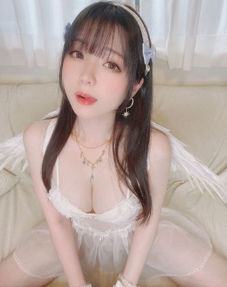 日韩啊v手机在线看_十万网红美女美酱
