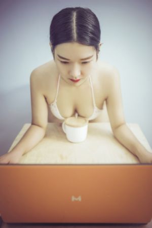 亚洲午夜网站_超清高清完整版播放